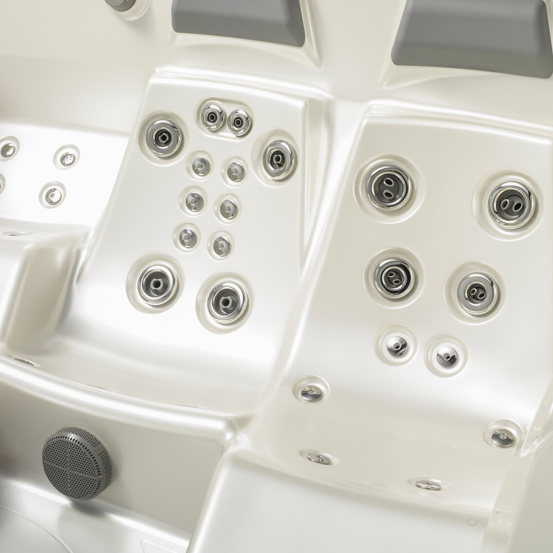 USSPA whirlpool – jet detail for maximum full-body relaxation and release.