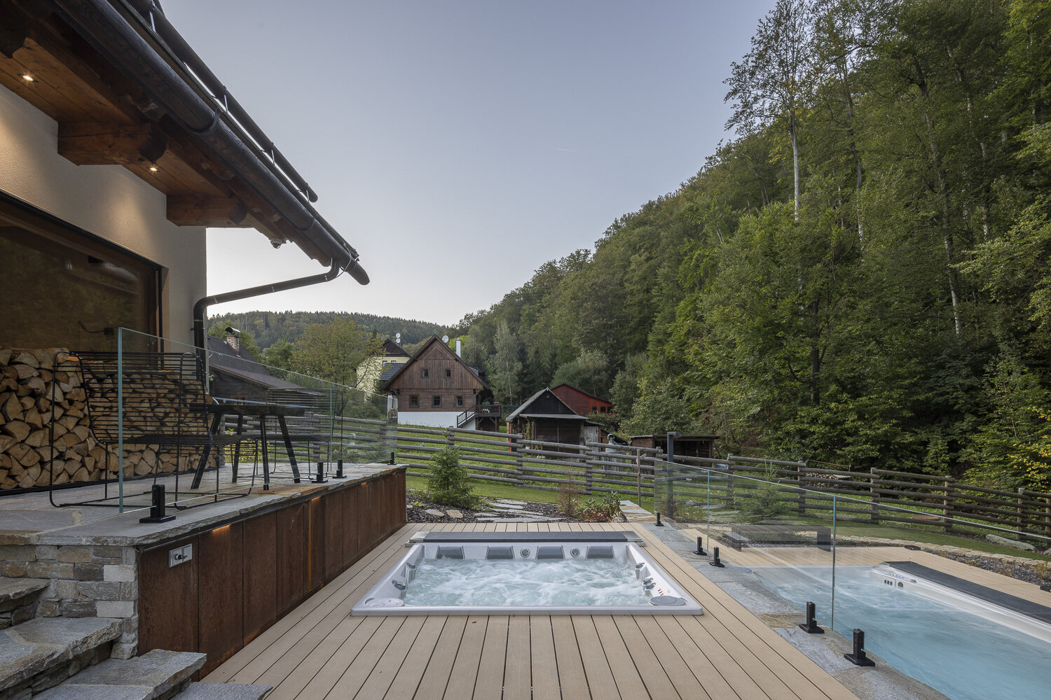 USSPA premium Lounge iN whirlpool and swim spa pool for stylish and functional garden design.