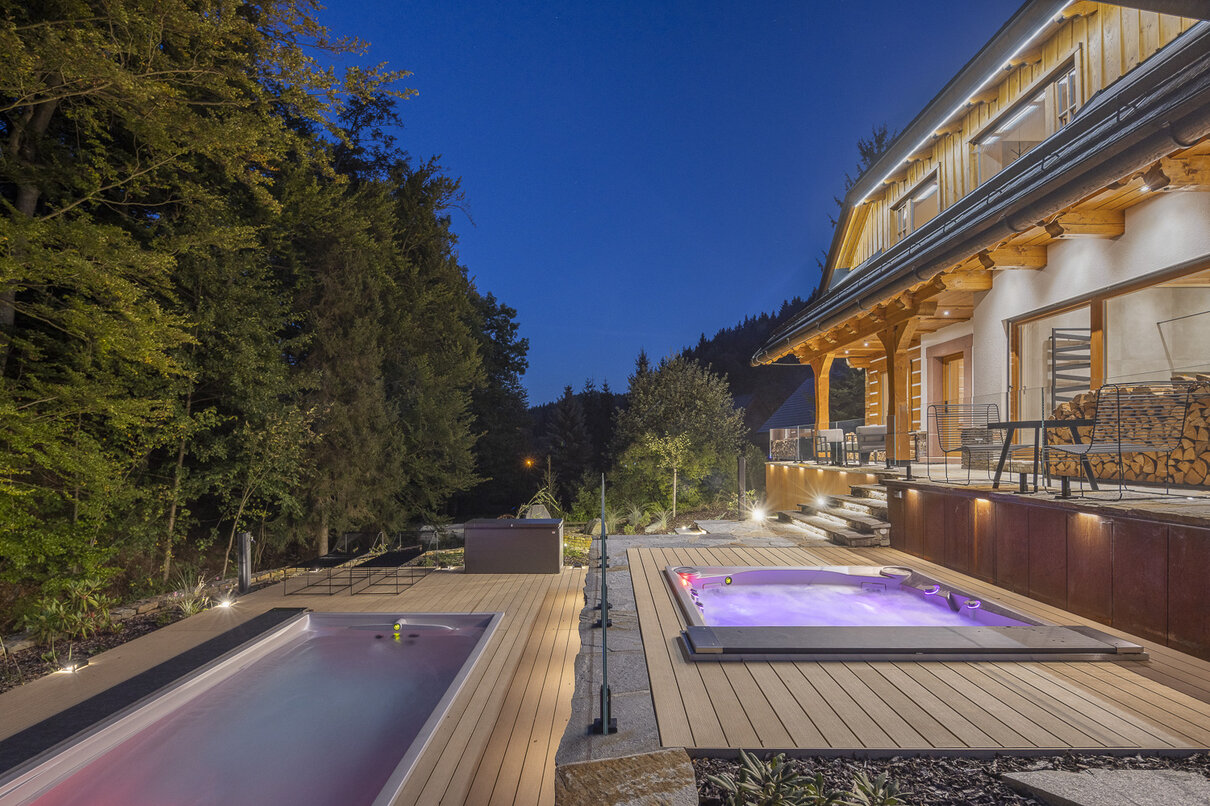 USSPA premium Lounge iN whirlpool and swim spa pool for stylish and functional garden design.