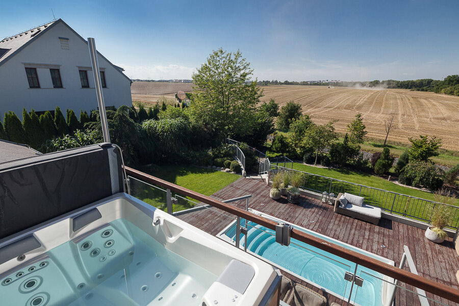 USSPA LyraiN for two-person relaxation, Red Dot Award, iNwave® design, therapy from neck to feet.