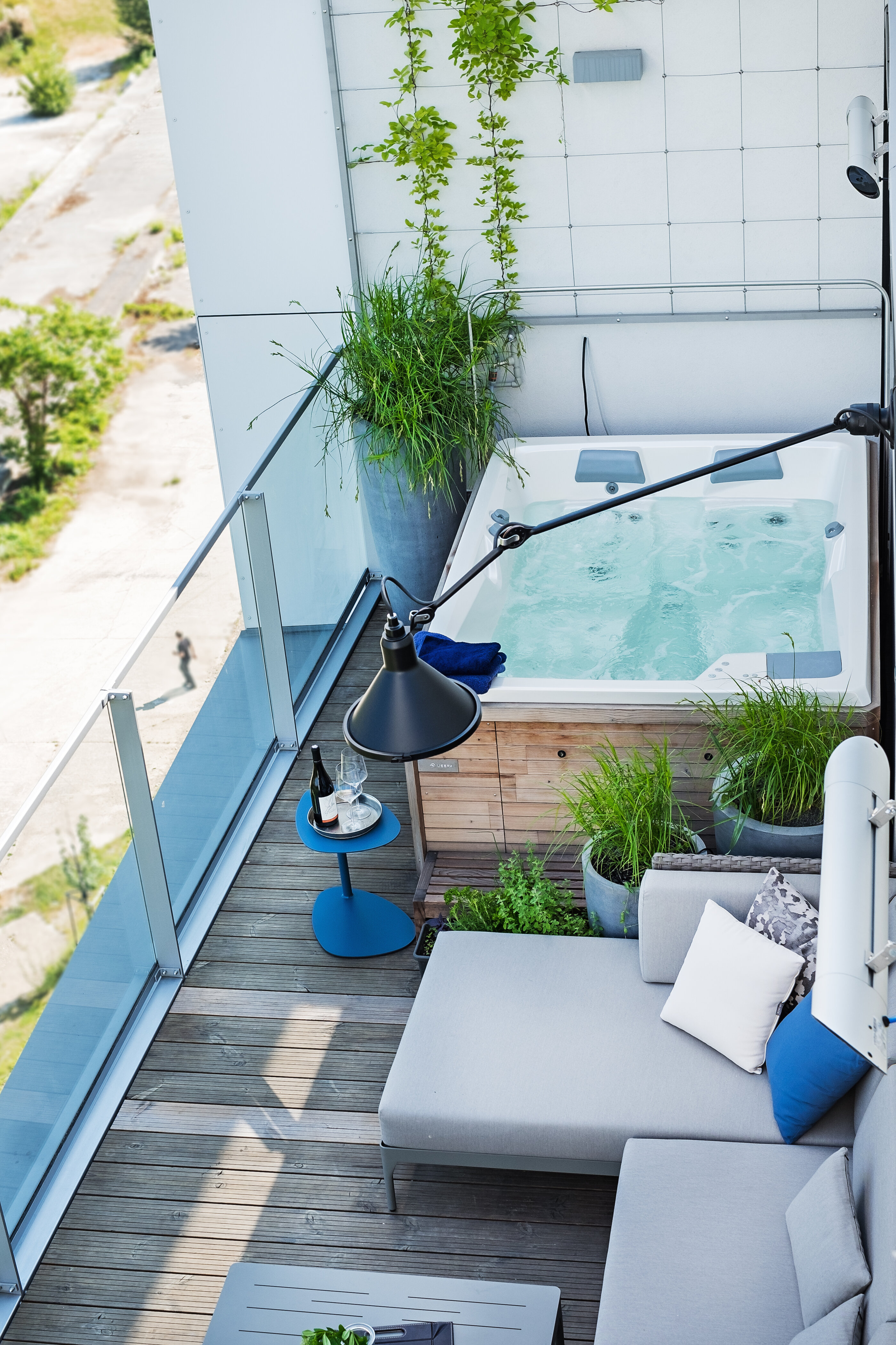 USSPA Czech-designed whirlpool – custom fit for your apartment terrace.