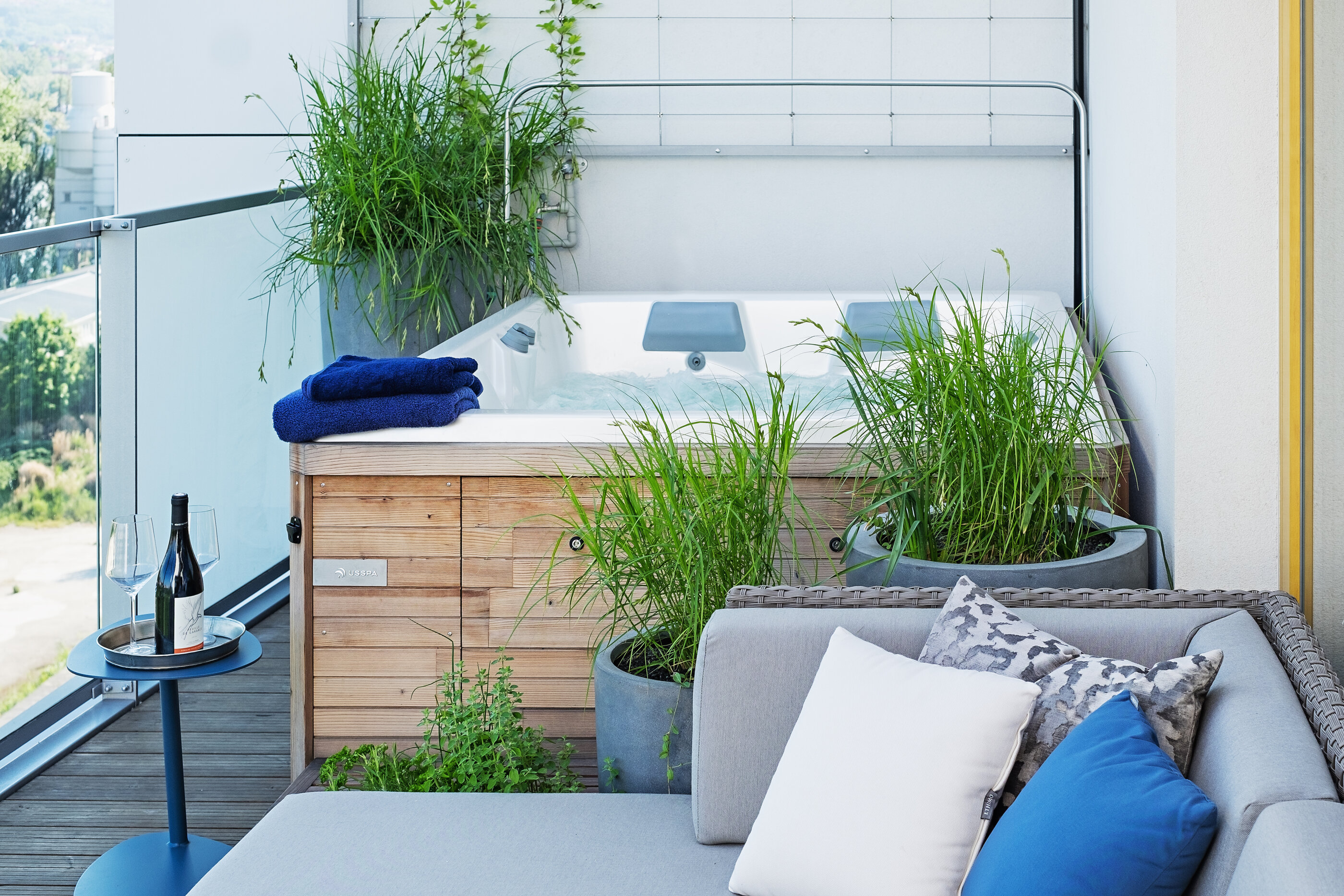 USSPA Czech-designed whirlpool – custom fit for your apartment terrace.
