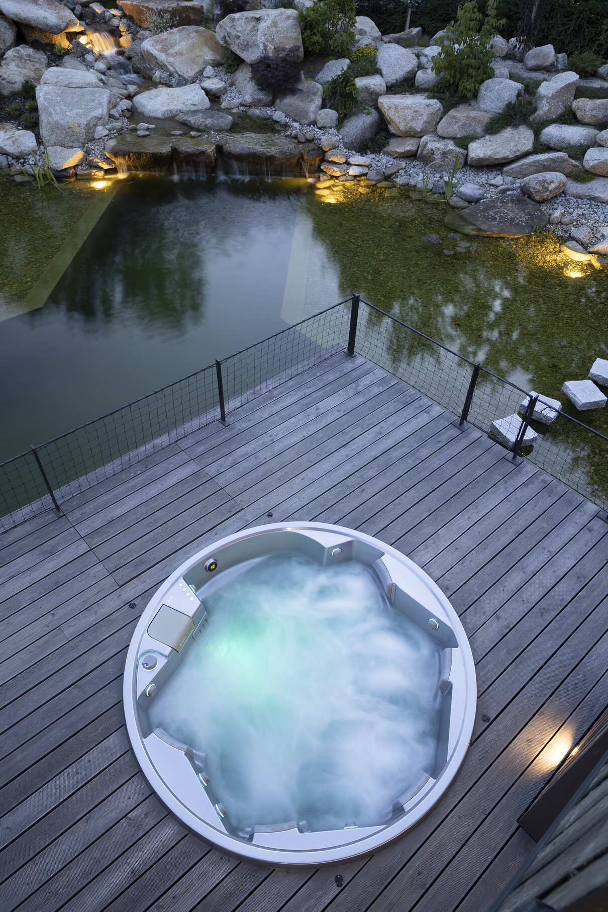 USSPA Czech designer hot tub Orion iN – perfectly tailored to the terrace of a family house.