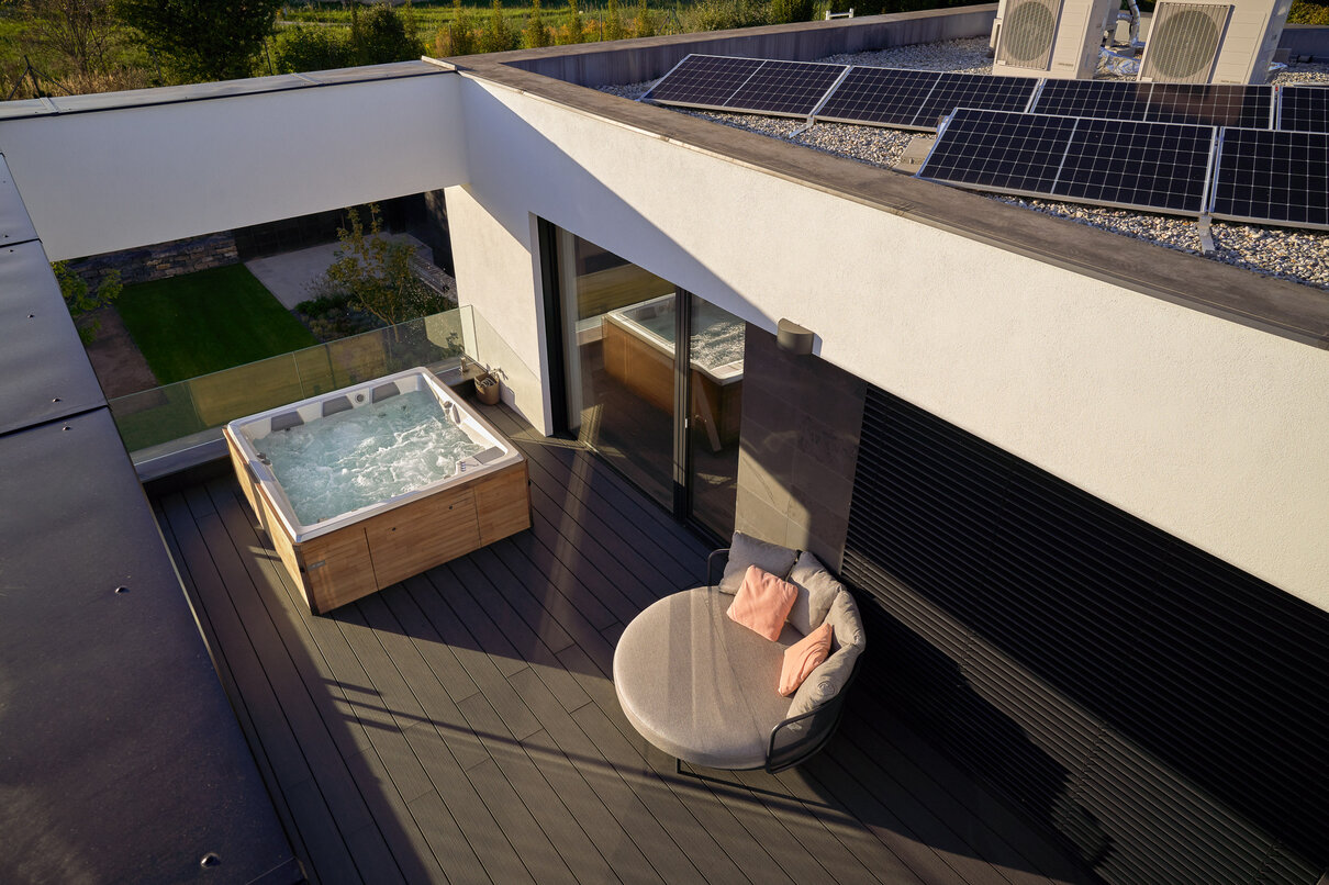 USSPA Czech-designed whirlpool – custom fit for your terrace.