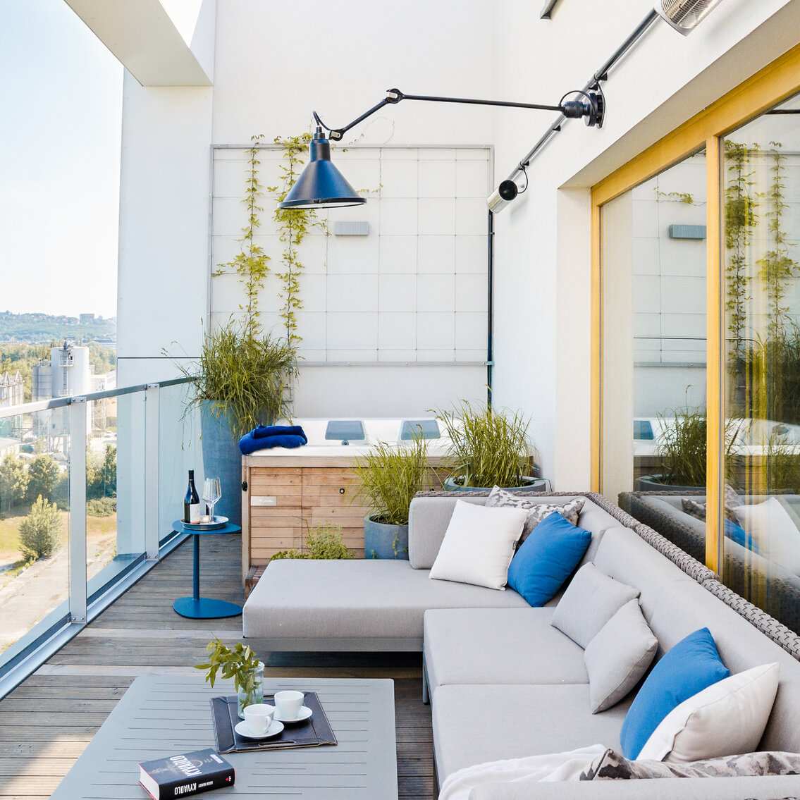 USSPA premium whirlpool from Czech brand – installed on an apartment terrace.