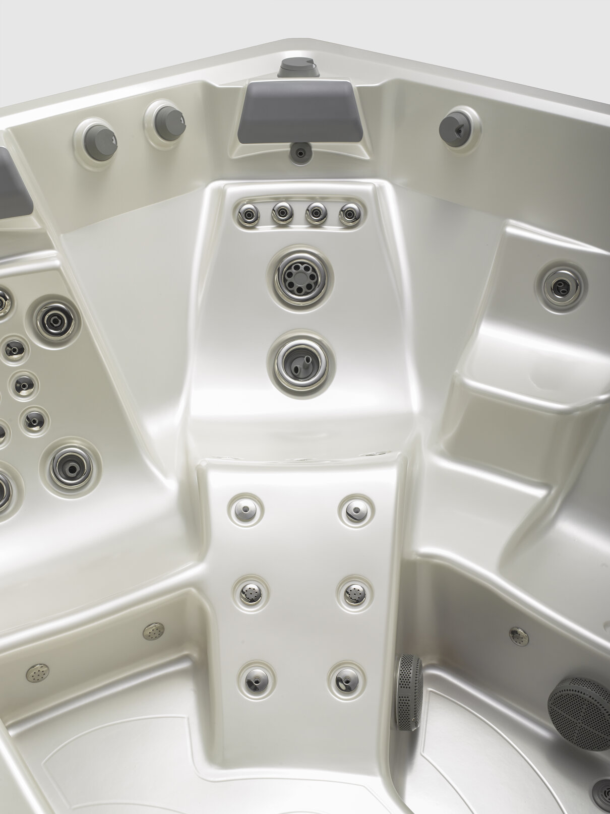 USSPA premium whirlpool Taurus iN, detail of massage jets for full body relaxation.