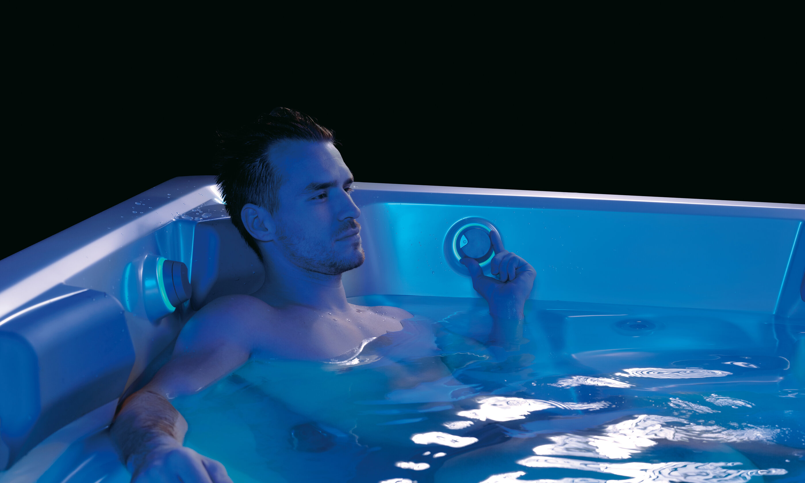 The USSPA swim spa offers easy control in mobile app for comfort and smart management.