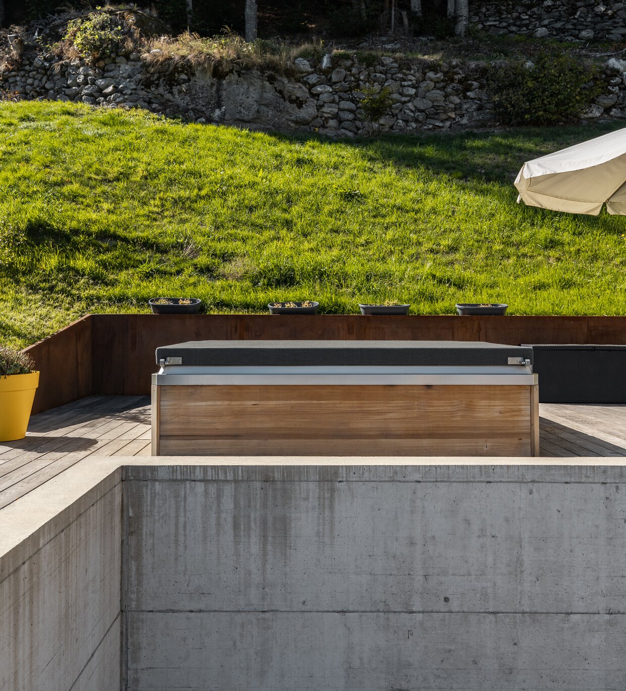 USSPA designer thermal cover matches your spa and enhances the entire garden.